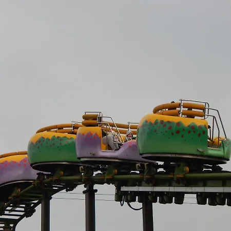 Flamingo Land - Cedar Wood Cw30 Semesterpark